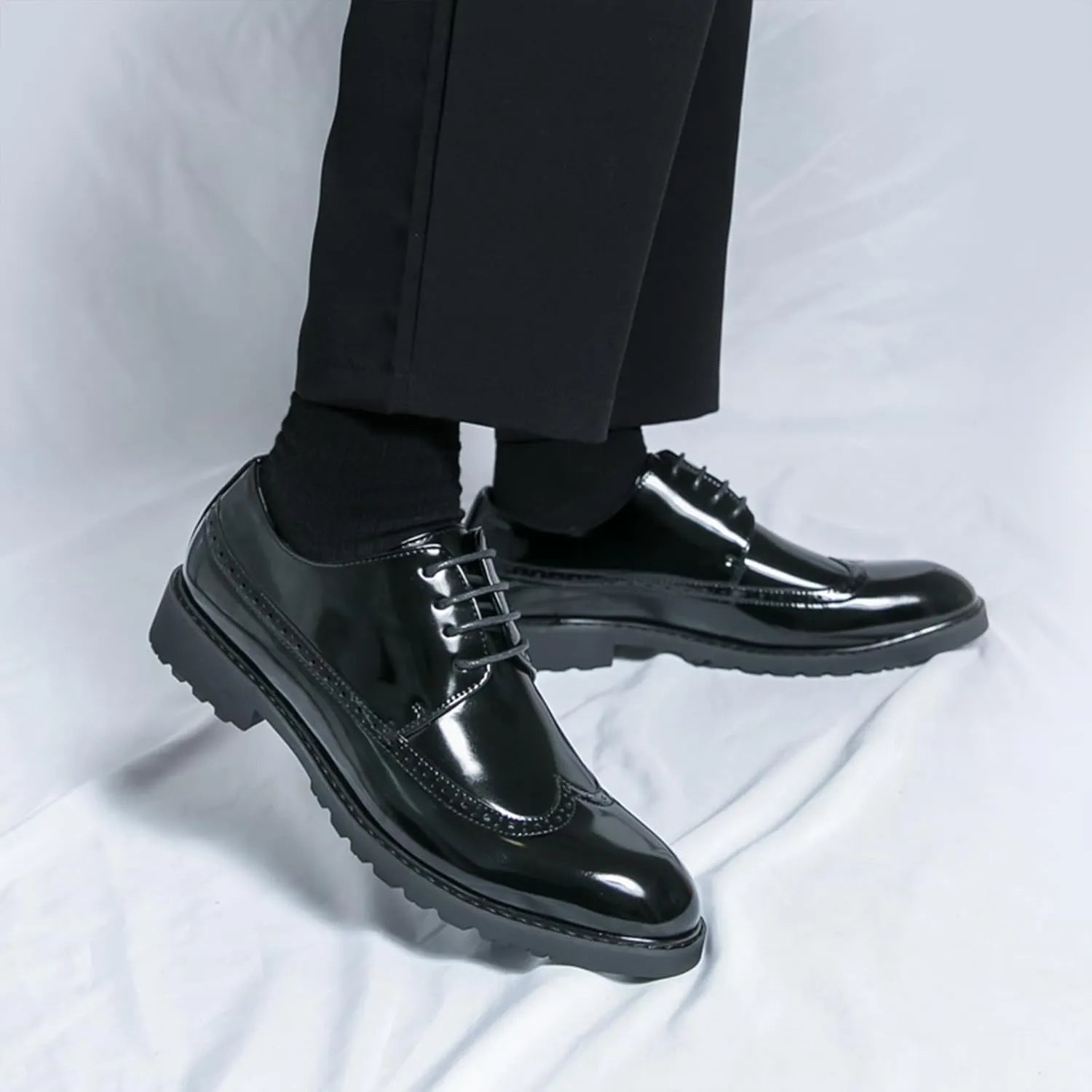 Men's Patent Leather Wing Tips Carved Brogue Oxfords Fashion Classic Round-Toe Lace Up Low Top Dress Shoes Hand Stitched Business Formal Derby Shoes