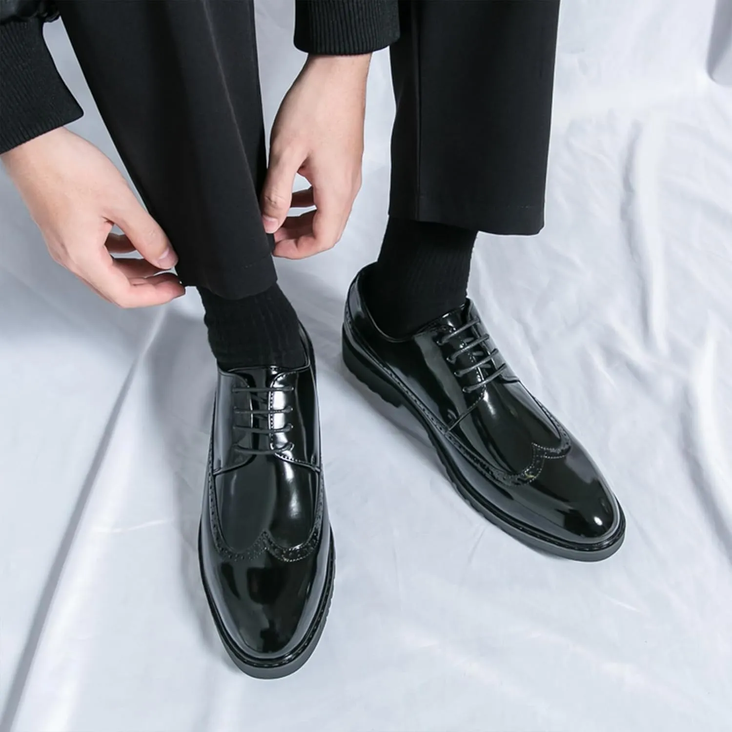 Men's Patent Leather Wing Tips Carved Brogue Oxfords Fashion Classic Round-Toe Lace Up Low Top Dress Shoes Hand Stitched Business Formal Derby Shoes