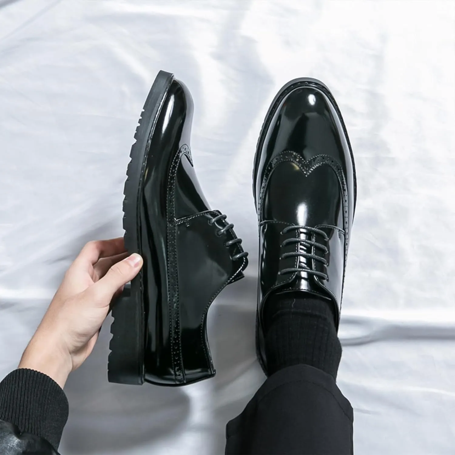 Men's Patent Leather Wing Tips Carved Brogue Oxfords Fashion Classic Round-Toe Lace Up Low Top Dress Shoes Hand Stitched Business Formal Derby Shoes