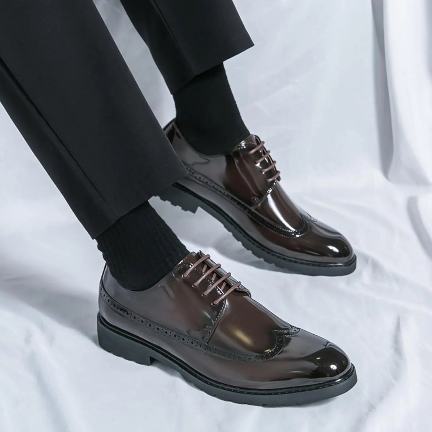 Men's Patent Leather Wing Tips Carved Brogue Oxfords Fashion Classic Round-Toe Lace Up Low Top Dress Shoes Hand Stitched Business Formal Derby Shoes