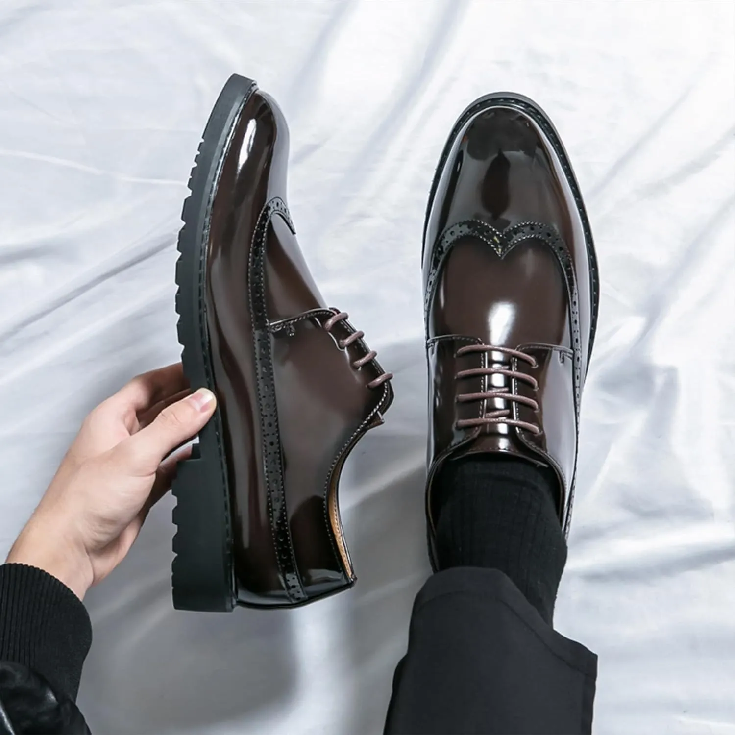 Men's Patent Leather Wing Tips Carved Brogue Oxfords Fashion Classic Round-Toe Lace Up Low Top Dress Shoes Hand Stitched Business Formal Derby Shoes