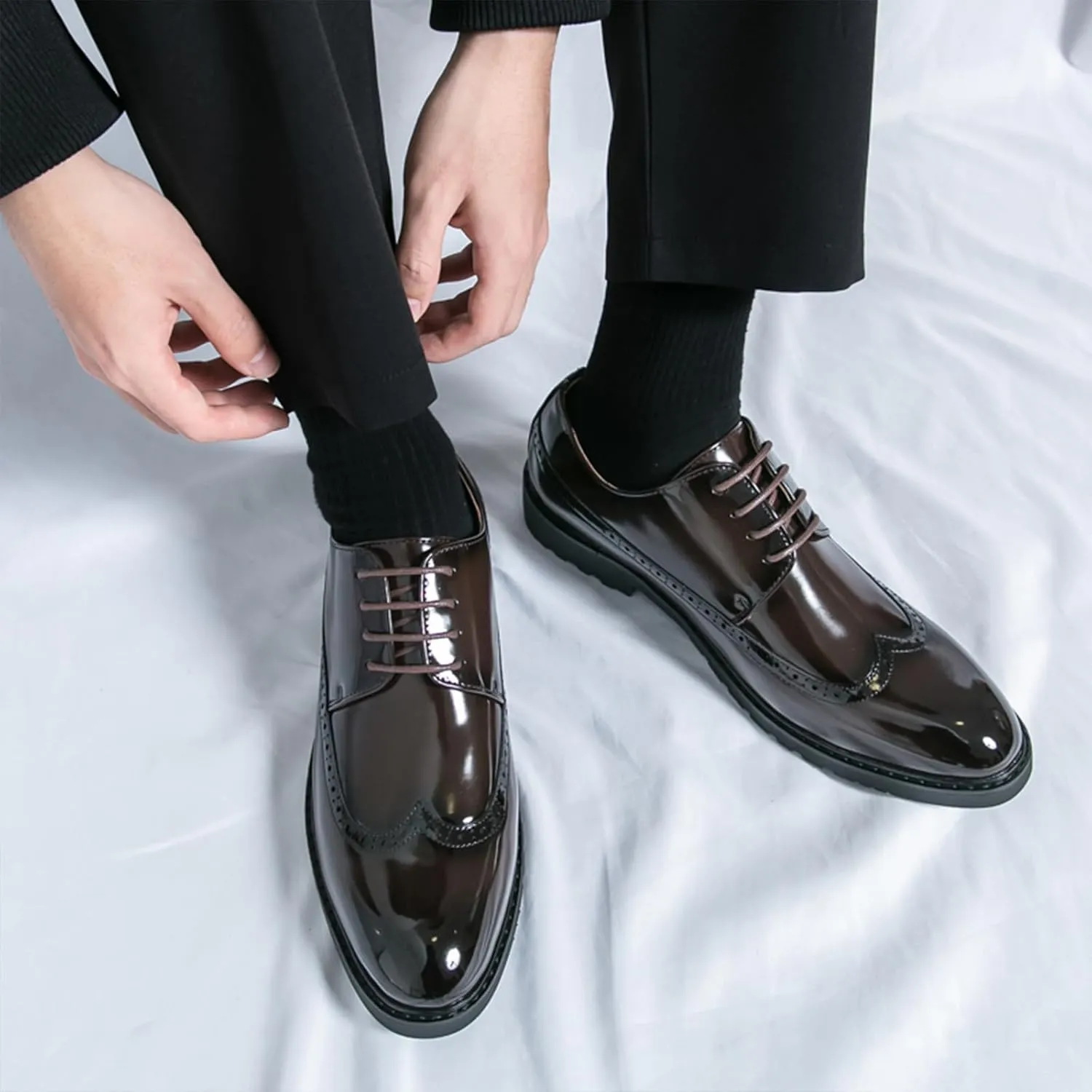 Men's Patent Leather Wing Tips Carved Brogue Oxfords Fashion Classic Round-Toe Lace Up Low Top Dress Shoes Hand Stitched Business Formal Derby Shoes