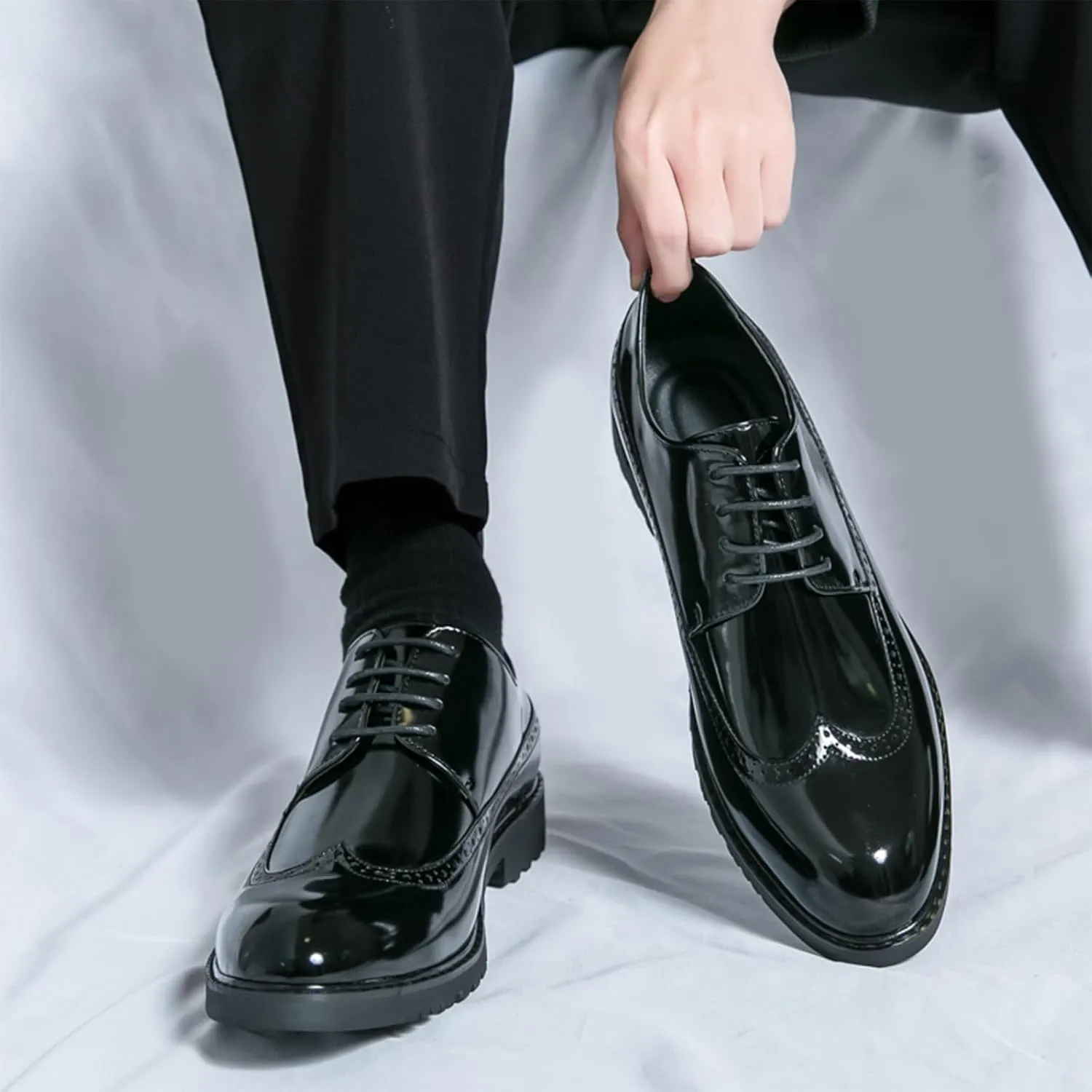 Men's Patent Leather Wing Tips Carved Brogue Oxfords Fashion Classic Round-Toe Lace Up Low Top Dress Shoes Hand Stitched Business Formal Derby Shoes
