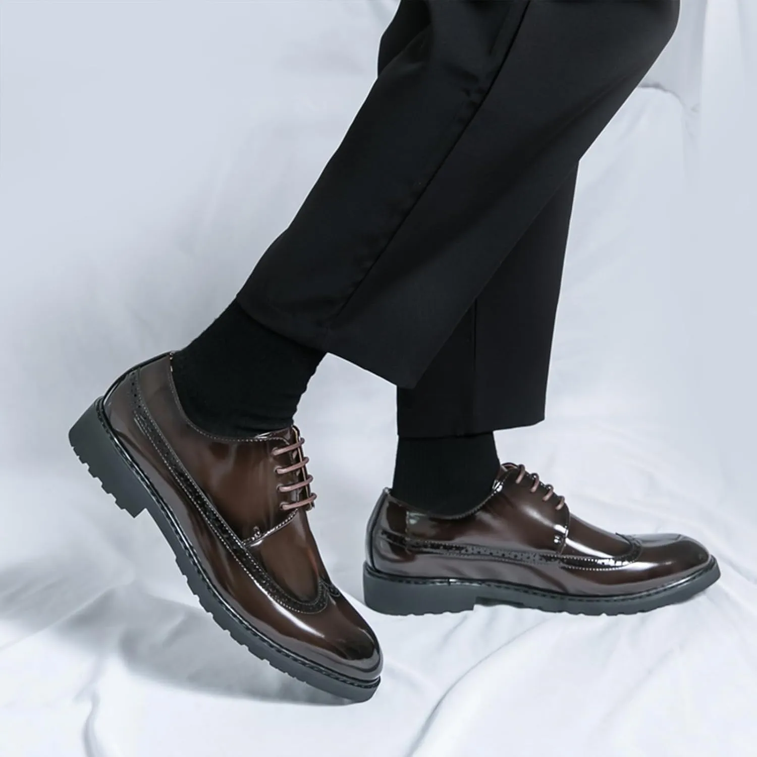 Men's Patent Leather Wing Tips Carved Brogue Oxfords Fashion Classic Round-Toe Lace Up Low Top Dress Shoes Hand Stitched Business Formal Derby Shoes