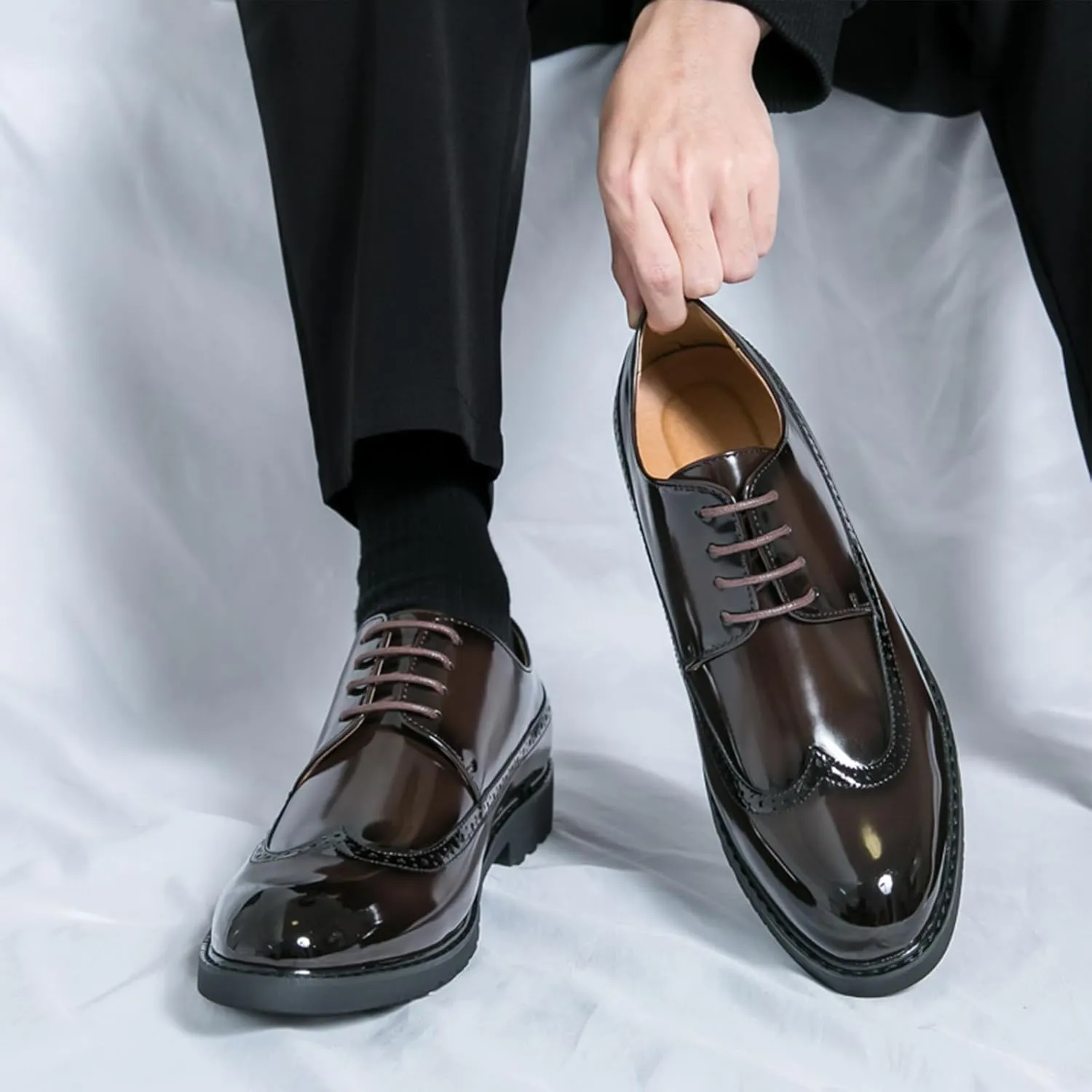 Men's Patent Leather Wing Tips Carved Brogue Oxfords Fashion Classic Round-Toe Lace Up Low Top Dress Shoes Hand Stitched Business Formal Derby Shoes