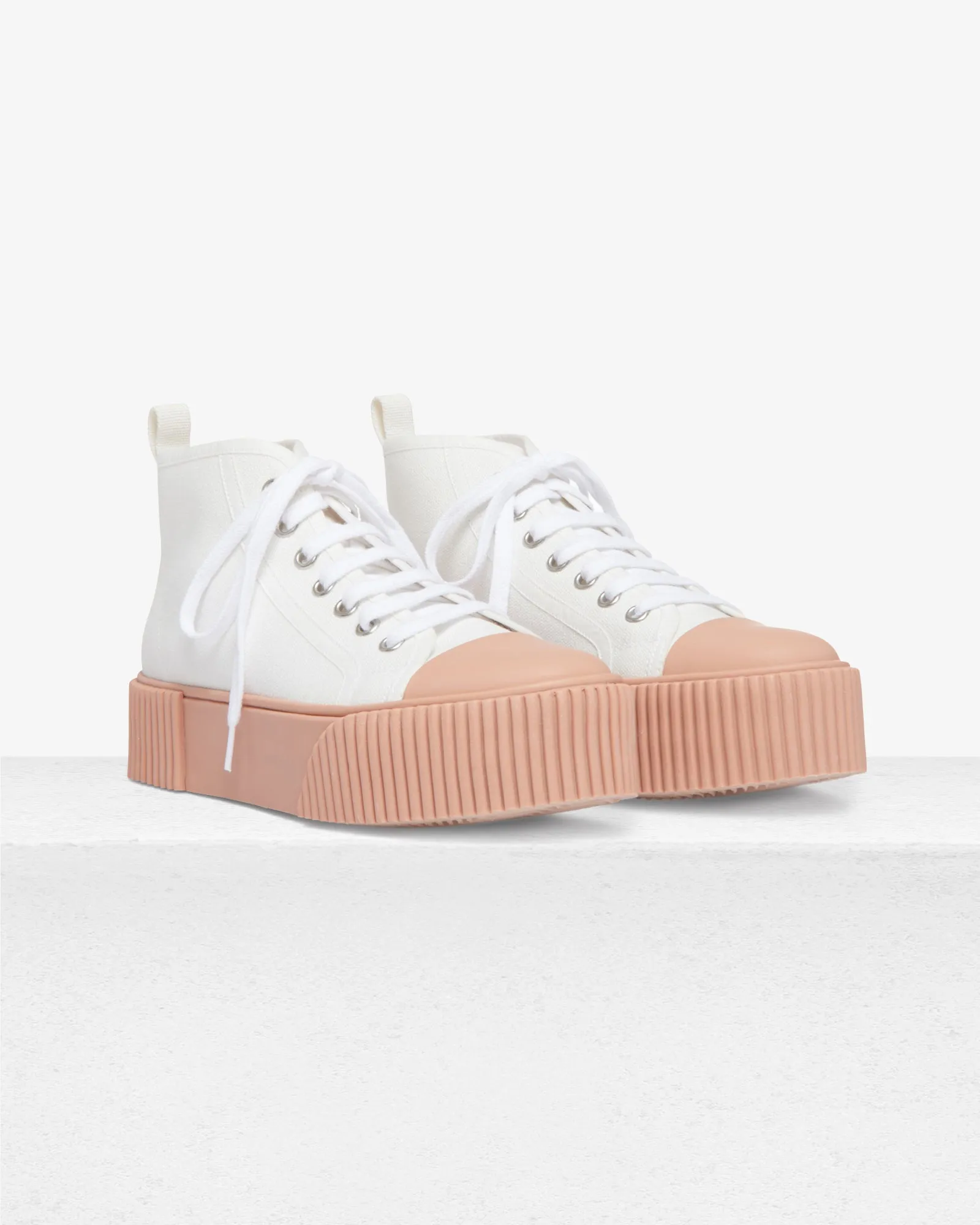 Olivia Frost Sneaker